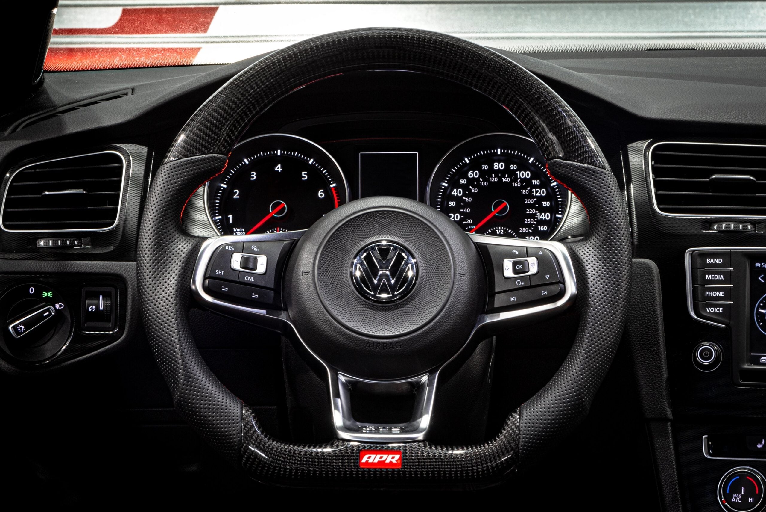 Volant carbone APR pour Golf 7 GTI, Golf 7 R, Polo GTI, UP GTI, Scirocco FL