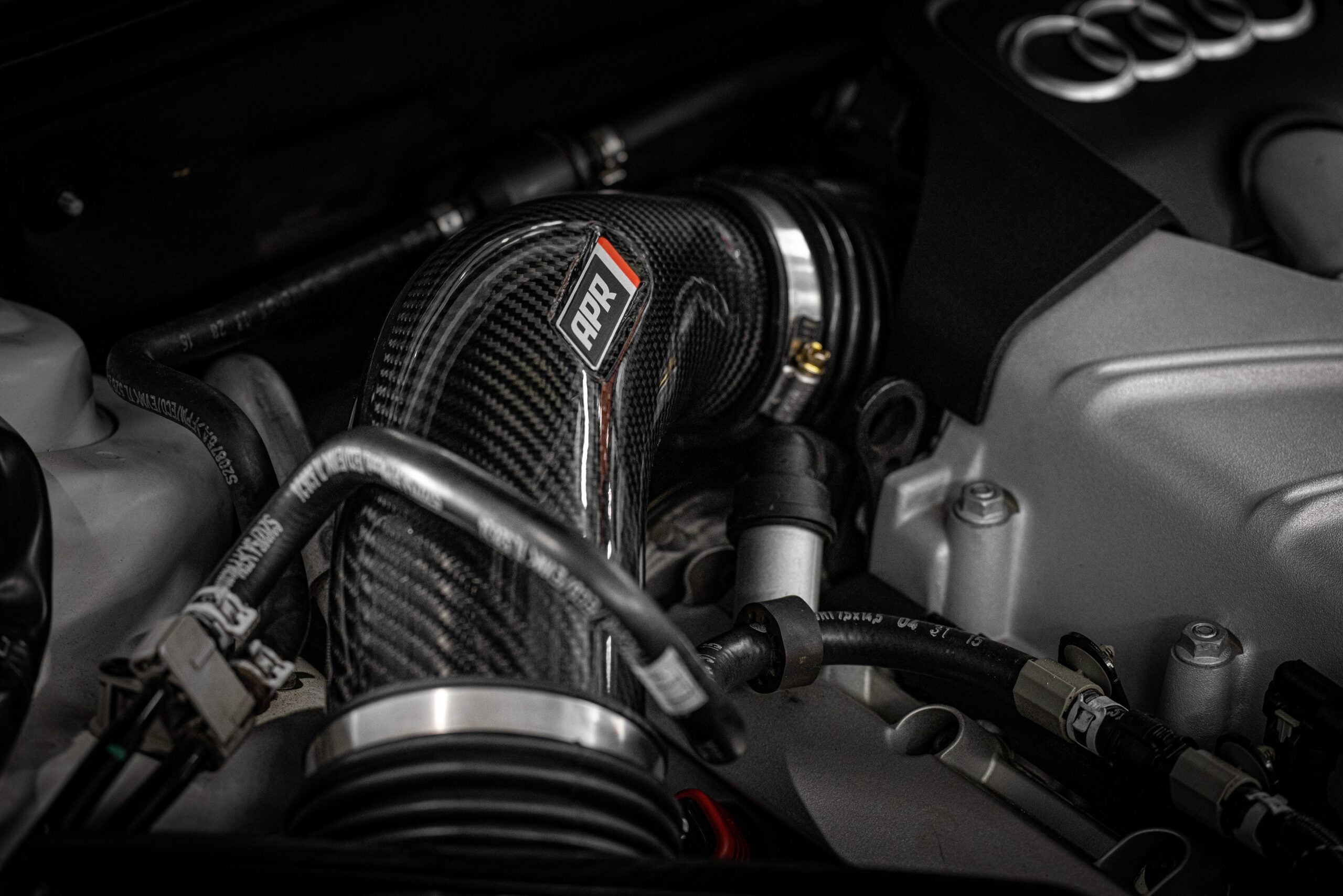 APR – Carbon Fiber Luchtinlaatbuis voor Audi S4 B8 / S5 8T 3.0 TFSI