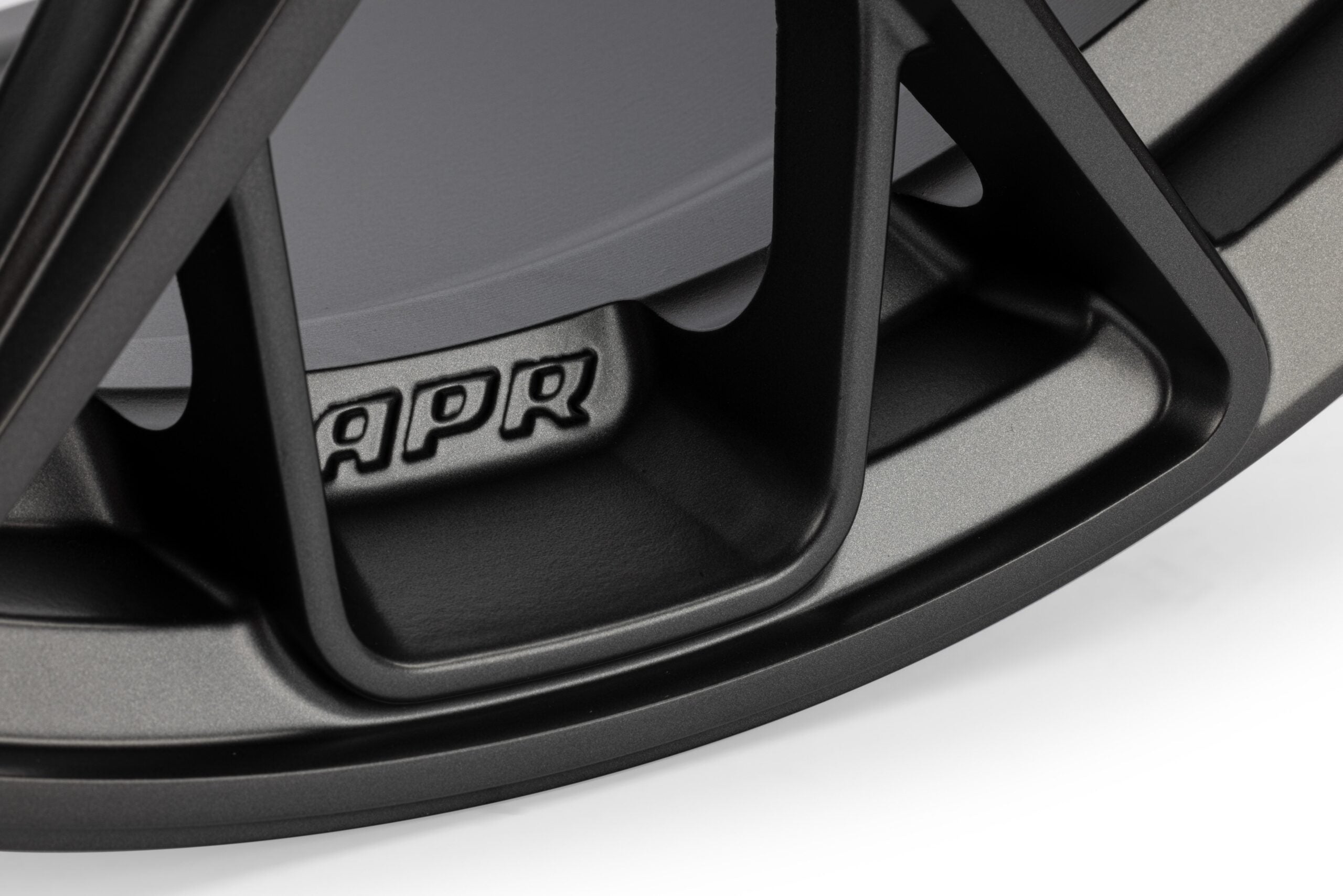 APR A02 – 19 x 8.5 Velg met Flow Formed Techniek – 5×112 ET45 – Kanonmetaal