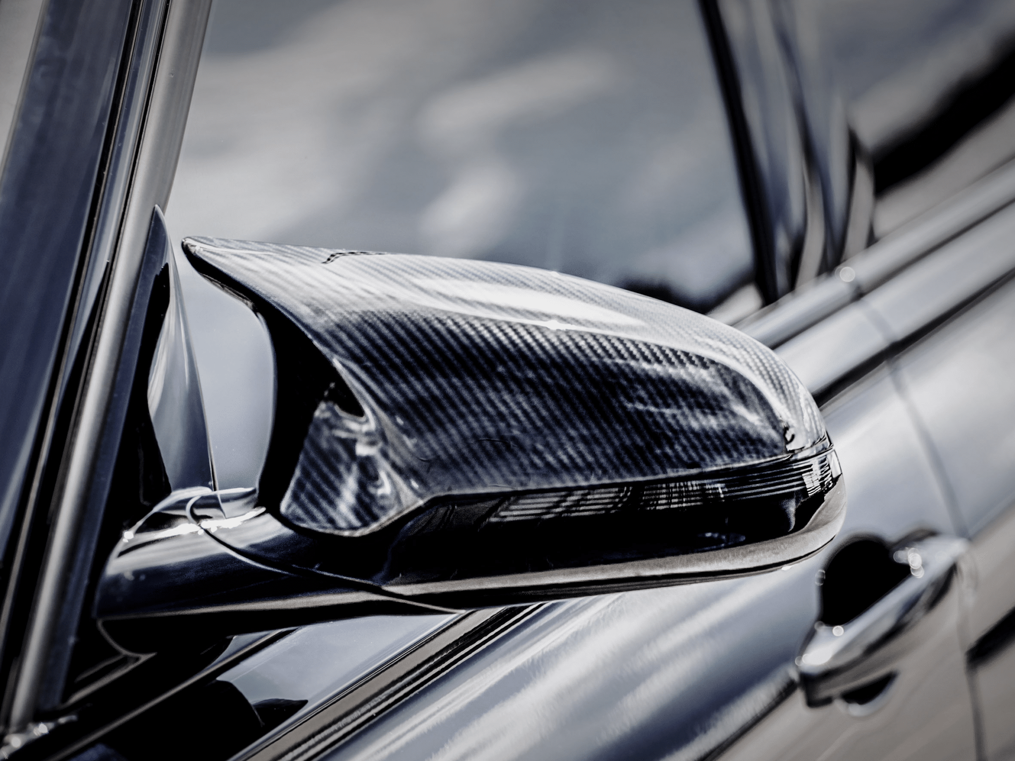 Ensemble de coques de rétroviseurs Akrapovič en carbone brillant pour BMW M4 M2 1