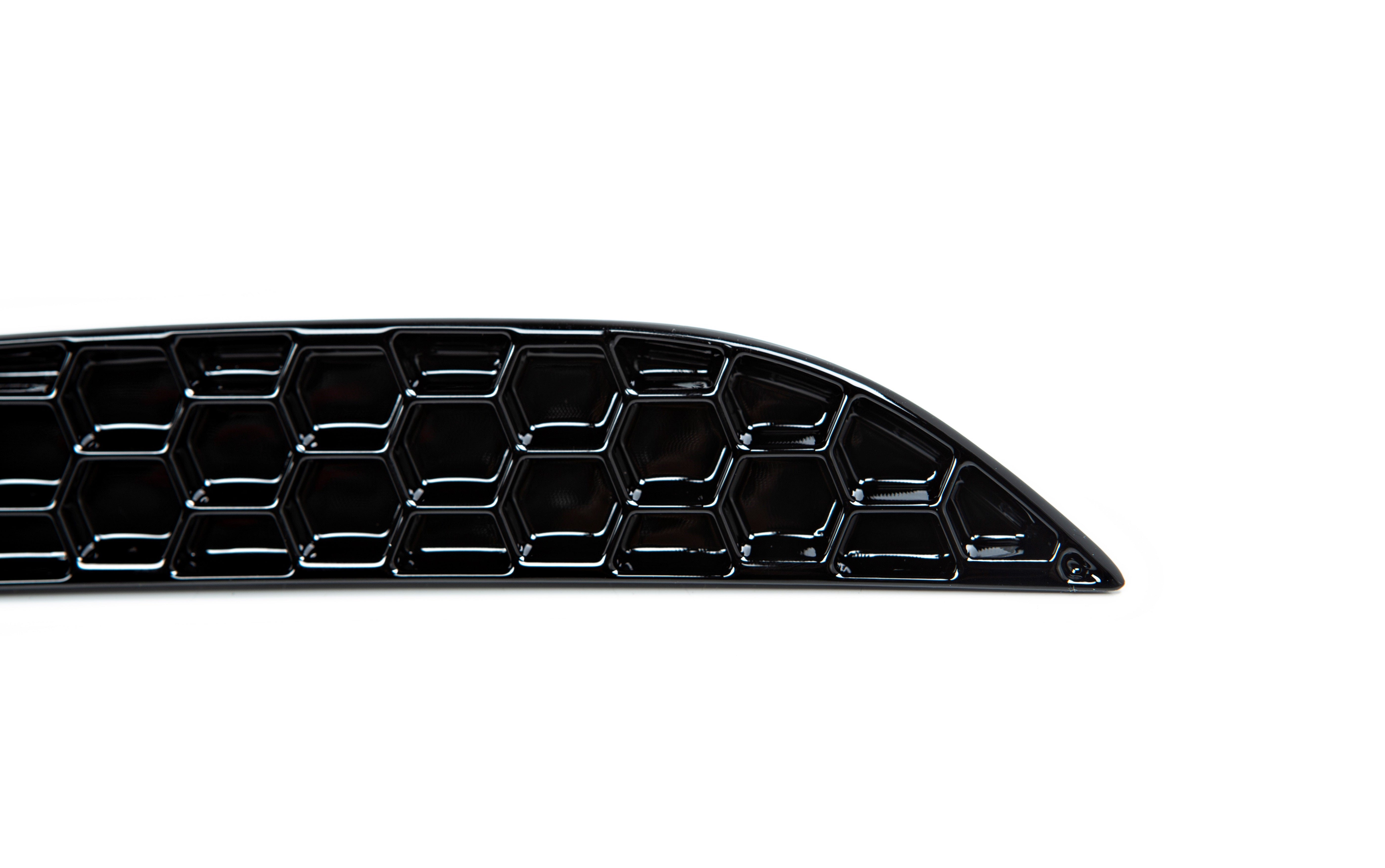 Acexxon Honeycomb reflector deletes BMW M5 F90