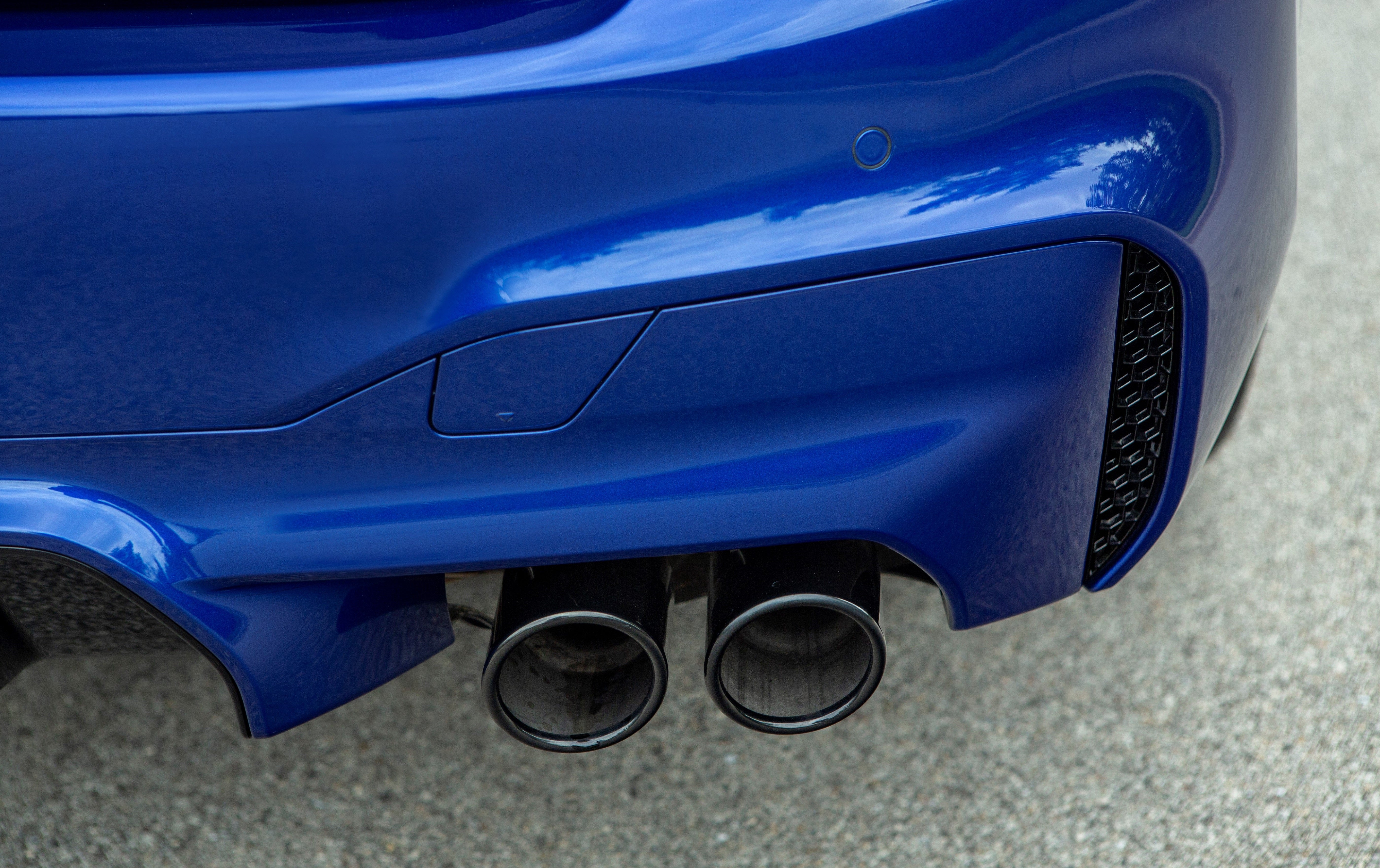 Acexxon Honeycomb reflector deletes BMW M5 F90