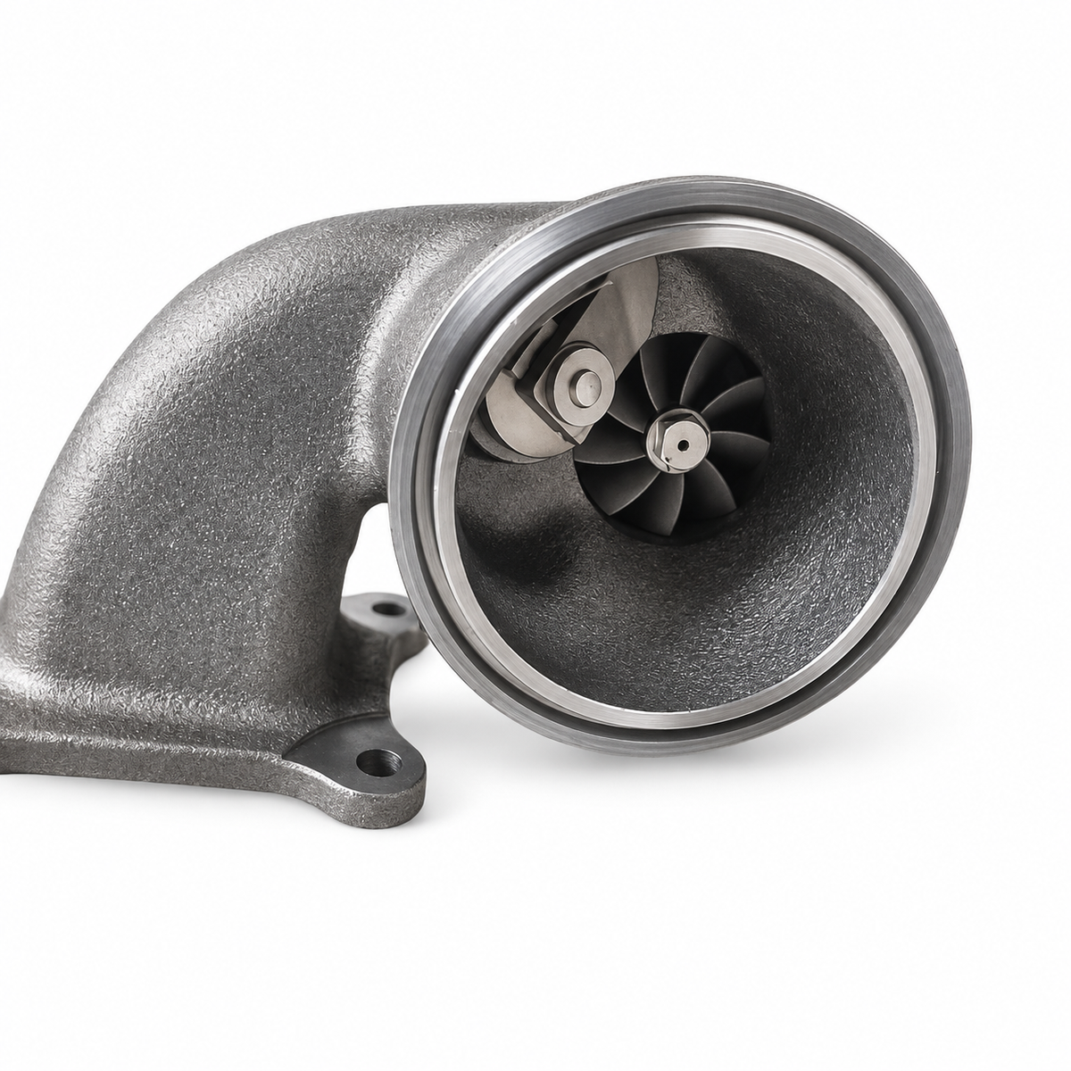 Detail van het turbinewiel en de wastegateklep in de uitlaatopening van de ENDURA G25-660 turbo