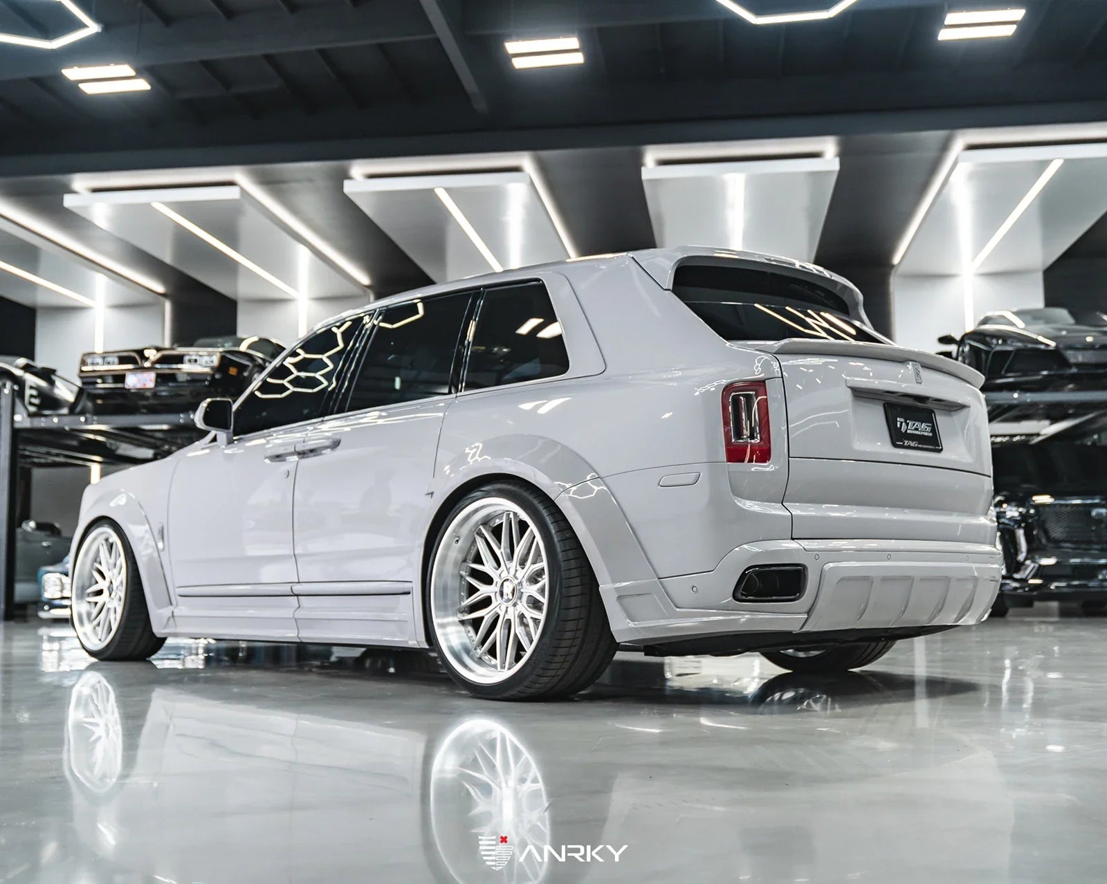 Airmatic lowering for Rolls Royce Cullinan 3