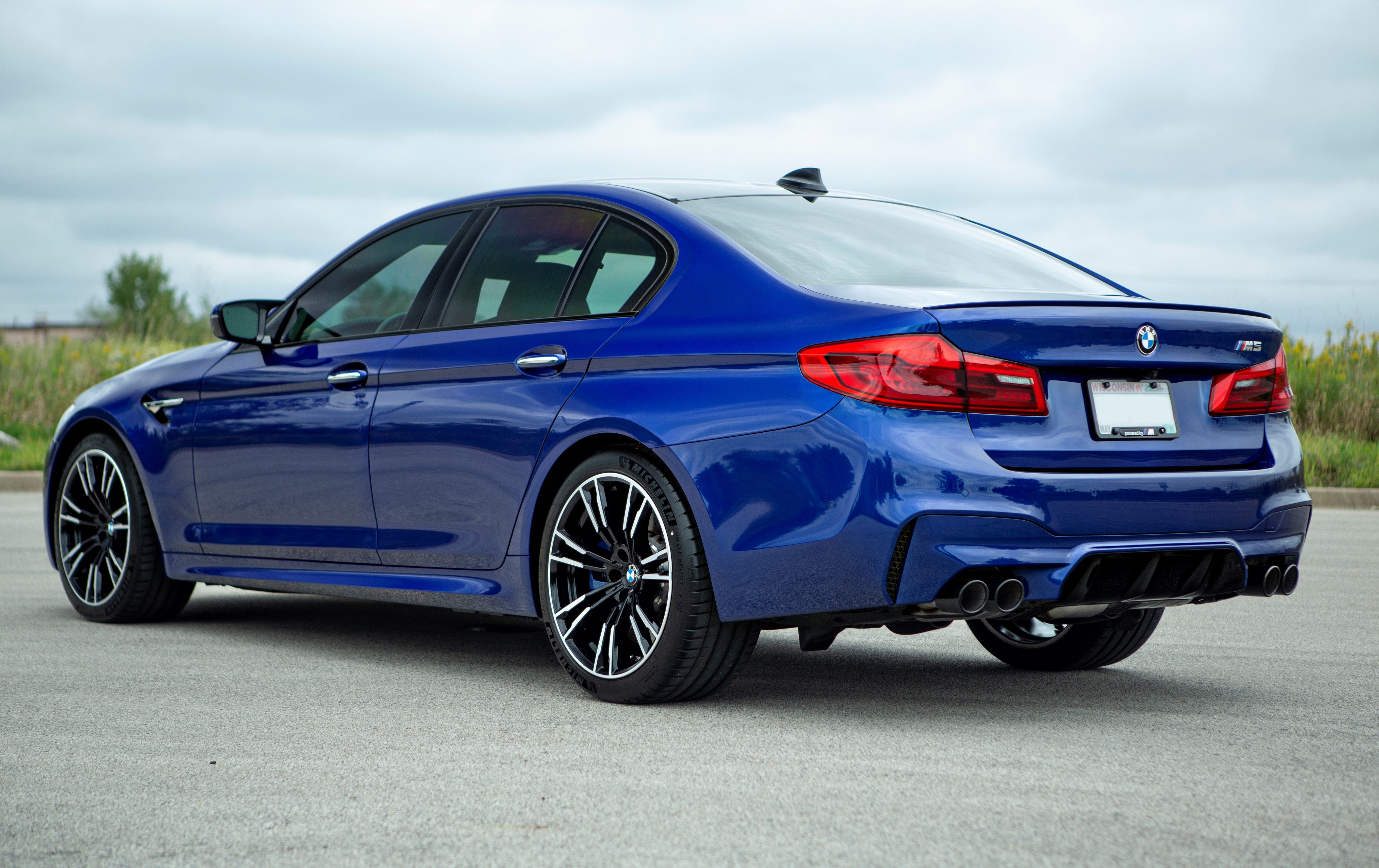 Acexxon Honeycomb reflector deletes BMW M5 F90
