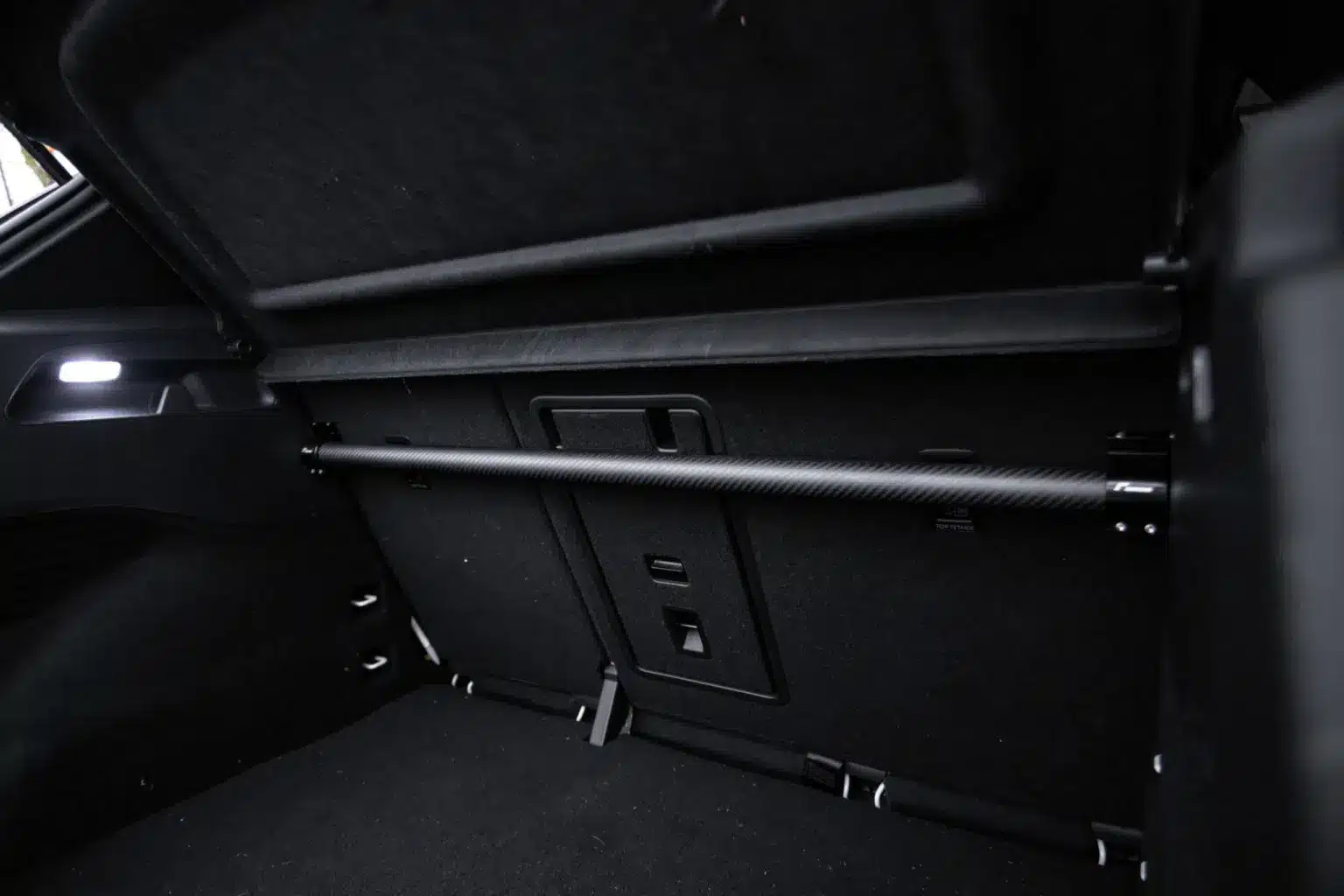 Suporte de pilar traseiro Racingline Carbono VW Polo GTI AW 5