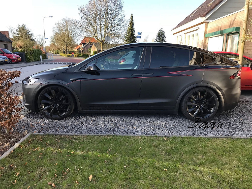 Abbassamento Airmatic con sospensione pneumatica Modello Tesla