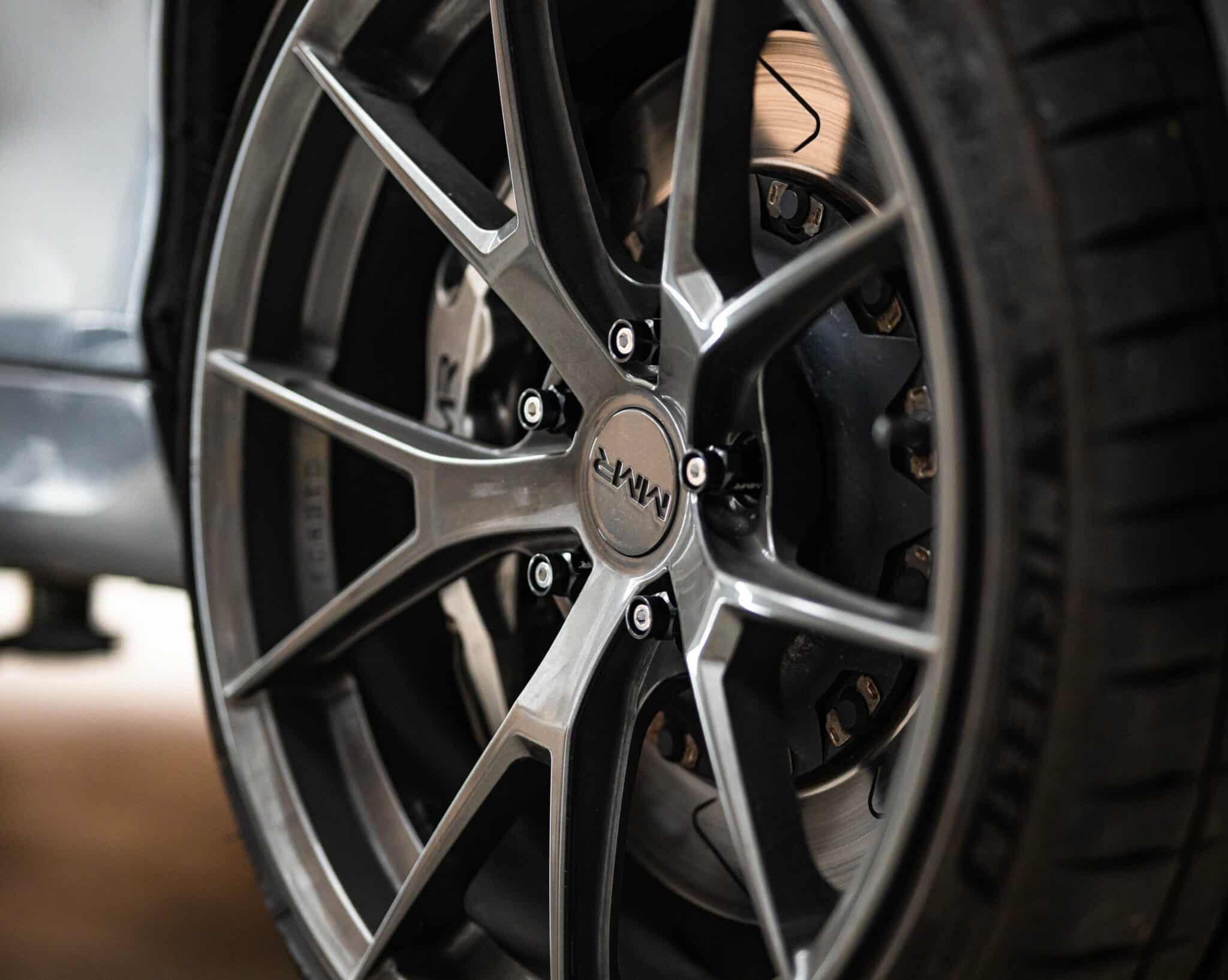 Kit prigionieri e dadi ruota MMR 70MM BMW 4