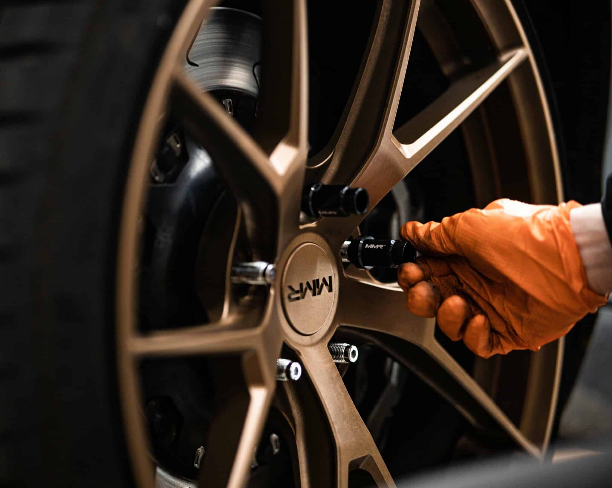 Kit prigionieri e dadi ruota MMR 70MM BMW 7