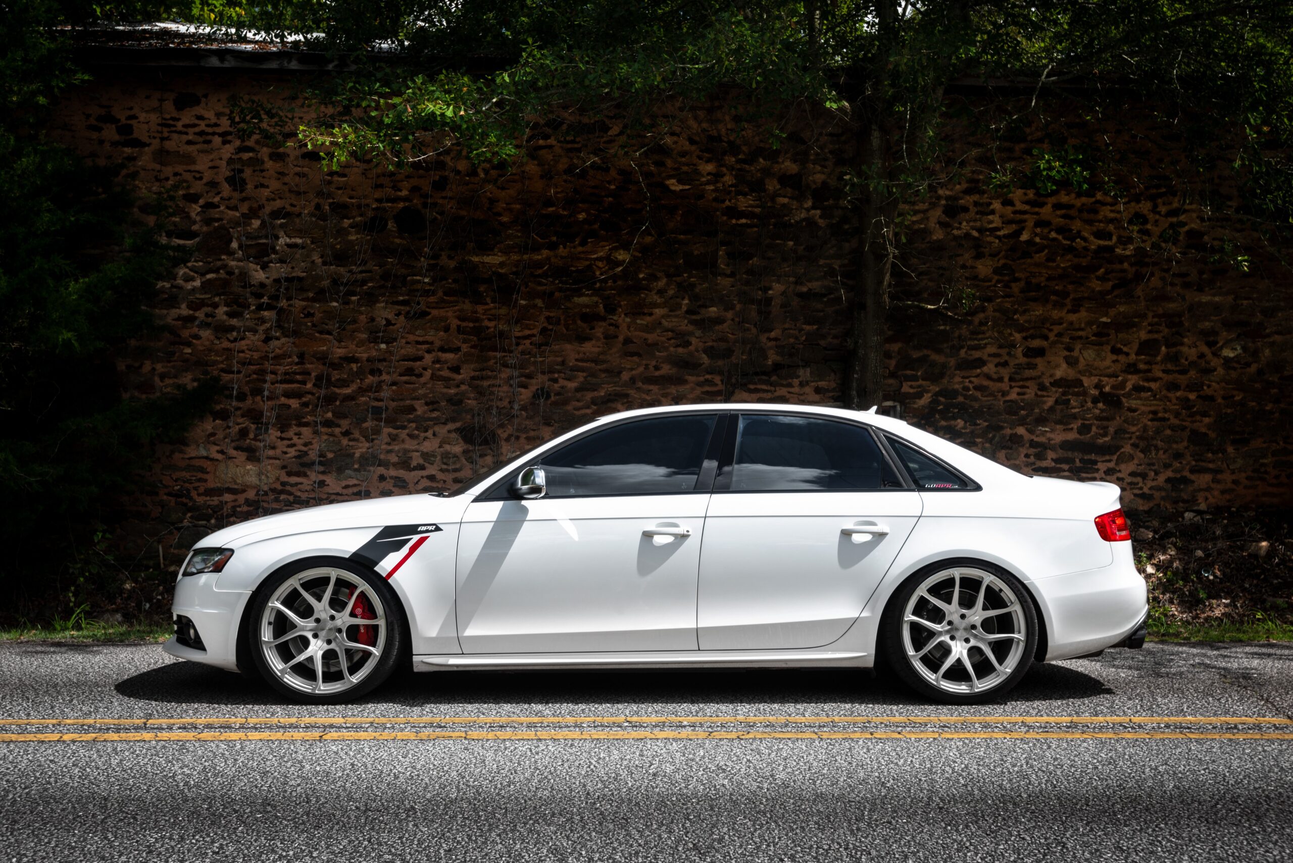 Apr - Sideburns Fender Adesions in nero, argento o rosso