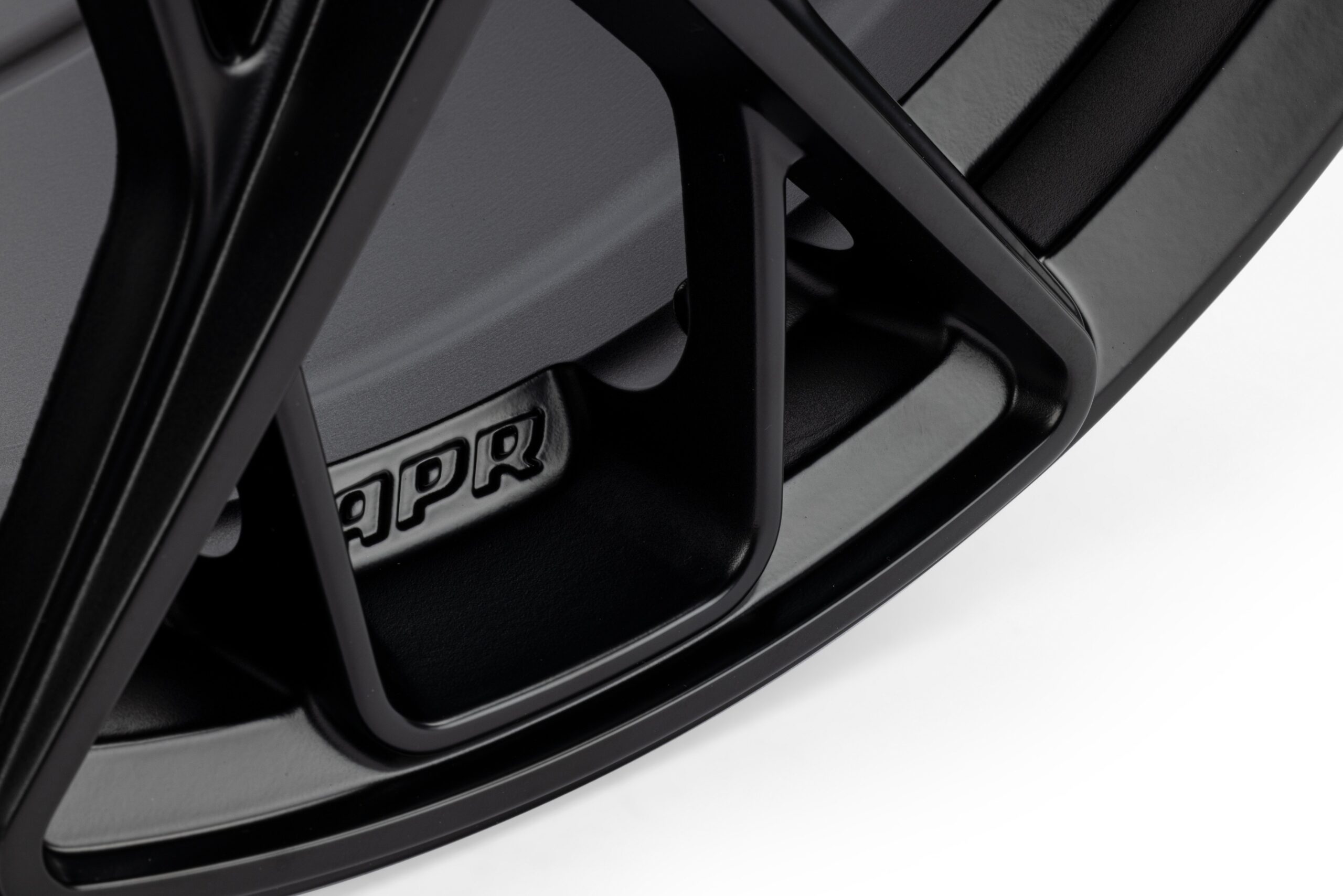 APR - FLUJO RIM A02 18 × 8.5, 5 × 112 ET45 en negro