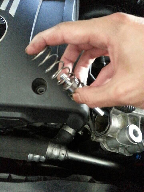 Termostato de temperatura del aceite para BMW 135i 2