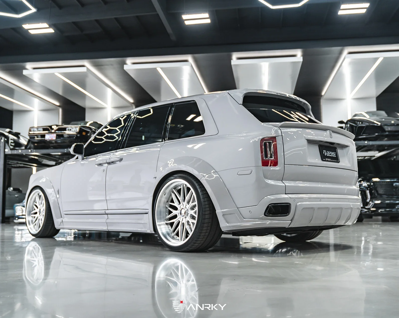 Airmatic lowering for Rolls Royce Cullinan 3